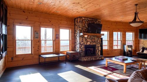 Dobson House | Stunning Vacation Rental for Unforgettable Family Glamping Trips in the Blue Ridge Mountains, North Carolina
