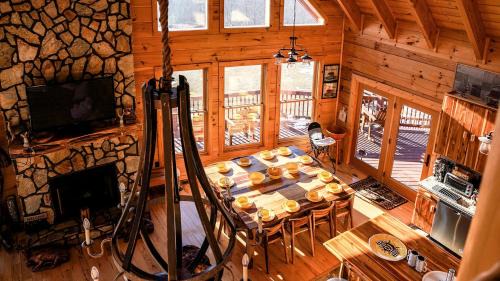 Dobson House | Stunning Vacation Rental for Unforgettable Family Glamping Trips in the Blue Ridge Mountains, North Carolina