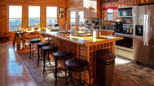 Dobson House | Stunning Vacation Rental for Unforgettable Family Glamping Trips in the Blue Ridge Mountains, North Carolina