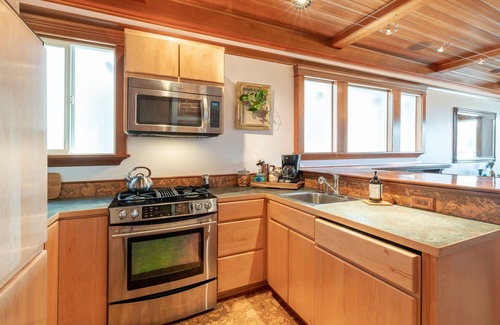 North End House | Stunning Victorian | Custom 1912 Home on 6th Ave and unbeatable location