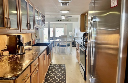 South Beach Condo | STUNNING VIEWS! PET-FRIENDLY VILLA NEAR SALTY DOG, BEACH & TENNIS HILTON HEAD