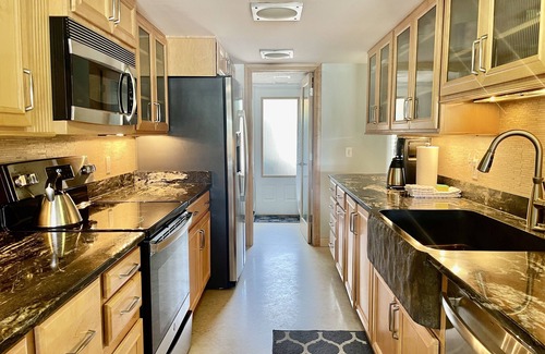 South Beach Condo | STUNNING VIEWS! PET-FRIENDLY VILLA NEAR SALTY DOG, BEACH & TENNIS HILTON HEAD