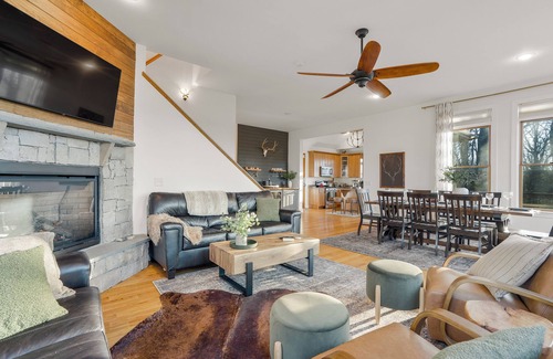 Nellysford House | Stunning Views, Hot Tub, Impeccable Design