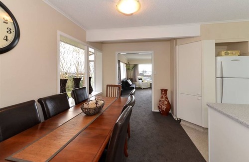 Rotorua House | Stunning View & Many Bedrooms & Game Lounge & Renovate & Exquisite Garden