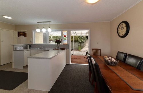 Rotorua House | Stunning View & Many Bedrooms & Game Lounge & Renovate & Exquisite Garden