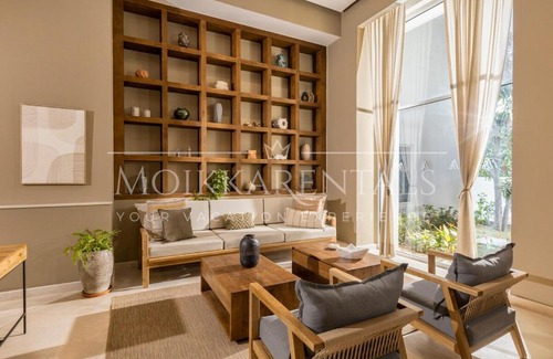 Las Glorias Apartment | Stunning View Oceanfront Condo by Moikkarentals