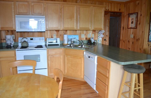 Roan Mountain Cabin | Stunning View, Secluded Luxury Treehouse, State Park Resort, Appalachian Trail