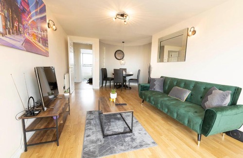 Belfast Central District Apartment | Stunning views and city side-Belfast City-2 Bedroom-5 Guests-Wifi & Parking