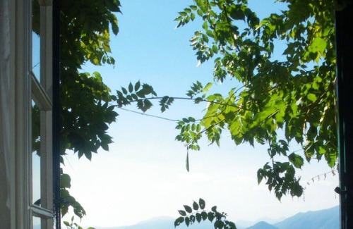 Garda Villa | 'Stunning Views': beachfront villa with pool