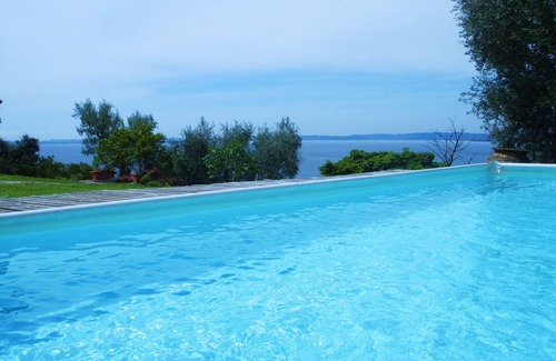 Garda Villa | 'Stunning Views': beachfront villa with pool