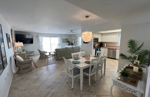 Longboat Key Condo | Stunning Views, Directly on beach, Pool, Private Corner Unit