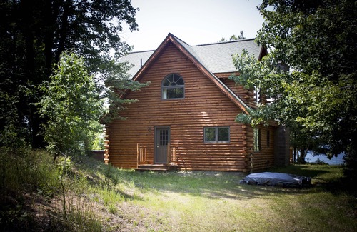 Big Bay Cabin | Stunning Views From Beautiful Log Home On The Shore Of Lake Superior.