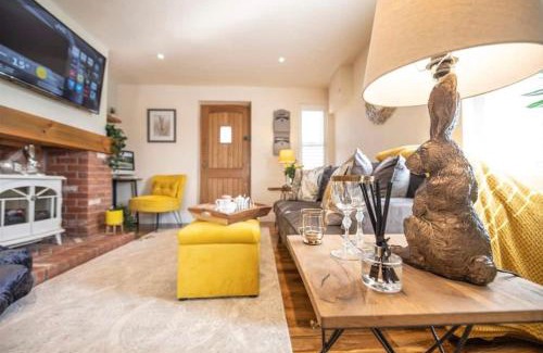 Hoole House | Stunning Views, Hot Tub, 5 minutes to Chester