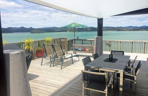 Paihia House | Stunning views in a magnificent waterside location
