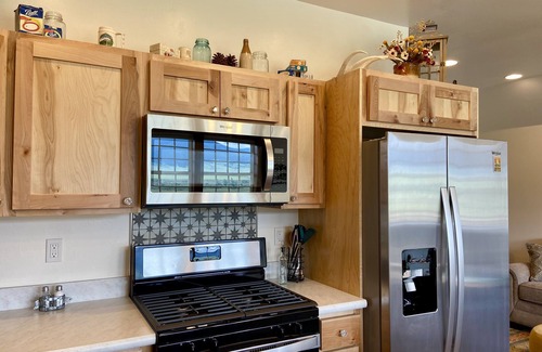 Cameron Apartment | STUNNING VIEWS! Madison River fishing retreat with river access. 45 min to YNP!
