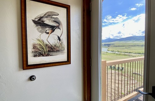 Cameron Apartment | STUNNING VIEWS! Madison River fishing retreat with river access. 45 min to YNP!