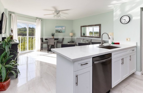 Tavernier Condo | Stunning Views & Modern Comforts at Ocean Pointe 2215