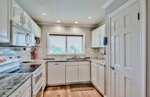 Destin House | Stunning views of Destin harbor, PRIVATE BOAT SLIP, walk to beach. Crab Island!