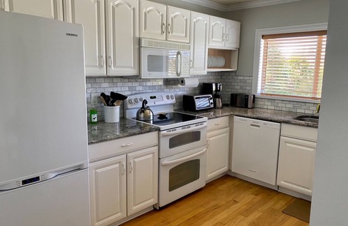 Destin House | Stunning views of Destin harbor, PRIVATE BOAT SLIP, walk to beach. Crab Island!