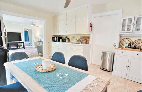 Hart Condo | Stunning Views on Hart Lake I Near Dunes+ Walk to Shops+ Kayak & Bike