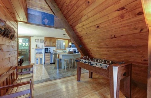 Gatlinburg - Pigeon Forge Cabin | Stunning Views & Serenity – Near Town, Trails & Adventure!