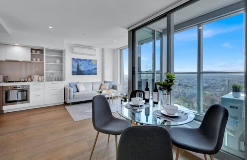 Melbourne Central Business District Apartment | Stunning Views - Spacious CBD Sky Escape