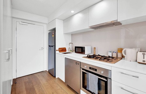 Melbourne Central Business District Apartment | Stunning Views - Spacious CBD Sky Escape