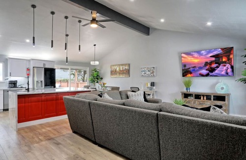 West University House | Stunning Views w Chef’s Kitchen | Modern Luxe