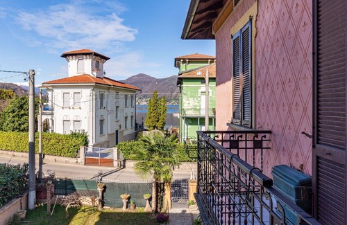 Porto Ceresio House | Stunning villa for 7 people with WIFI, TV, balcony and parking