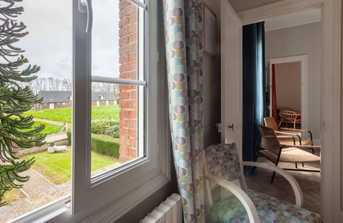 Valmont House | Stunning villa for 6 people with WIFI, TV, pets allowed and parking