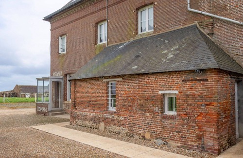 Valmont House | Stunning villa for 6 people with WIFI, TV, pets allowed and parking