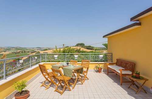 Ripatransone House | Stunning villa for 6 guests with WIFI, A/C, TV, terrace, pets allowed and panoramic view