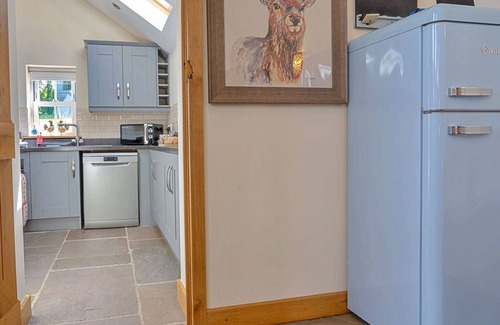 Tansley House | Stunning villa for 2 guests with WIFI, pets allowed and parking