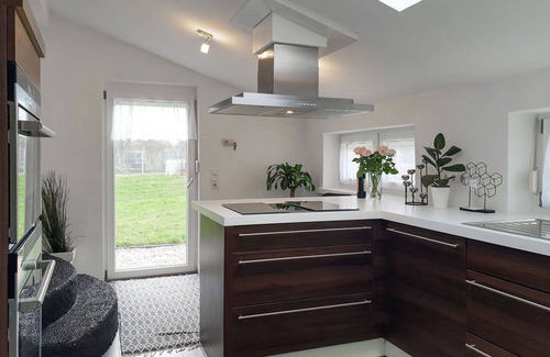 Schwanau House | Stunning villa for 4 people with hot tub, WIFI, TV, terrace and parking