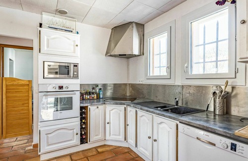 Rustrel House | Stunning villa for 4 guests with WIFI, private pool, TV, terrace and parking