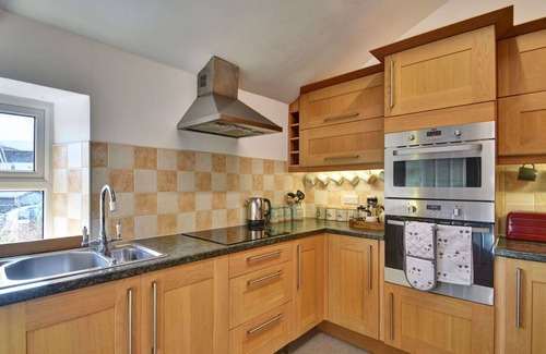Hawes House | Stunning villa for 4 people with WIFI, pets allowed and parking