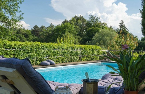 Twist Villa | Stunning villa for 6 people with WIFI, private pool, TV, patio, pets allowed and parking