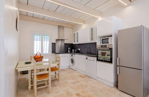 Bauduen House | Stunning villa for 8 guests with WIFI, TV, terrace, pets allowed and parking