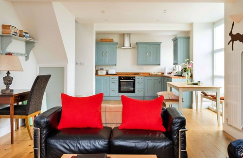 Monmouth House | Stunning villa for 4 people with WIFI and pets allowed