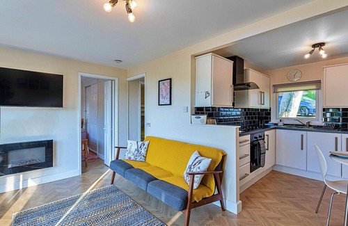 Bont Newydd House | Stunning villa for 5 guests with WIFI, pool, terrace, pets allowed and parking