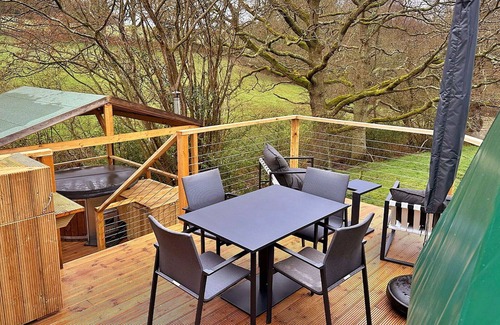 Chiddingstone Hoath House | Stunning villa for 4 people with WIFI, hot tub, terrace and parking