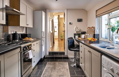 Rhiwbryfdir House | Stunning villa for 6 guests with WIFI, terrace, pets allowed and parking