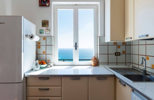 Ospedaletti House | Stunning villa for 7 guests with private pool, WIFI, TV and terrace