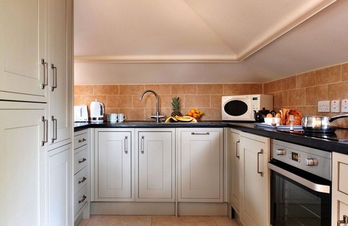 Kingham House | Stunning villa for 4 people with pool, WIFI