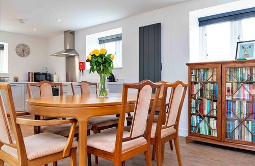 Thurlby House | Stunning villa for 6 people with WIFI, pets allowed and parking