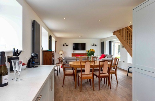 Thurlby House | Stunning villa for 6 people with WIFI, pets allowed and parking
