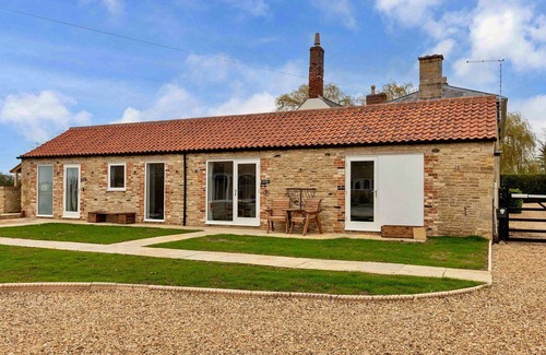 Thurlby House | Stunning villa for 2 guests with WIFI, terrace, pets allowed and parking