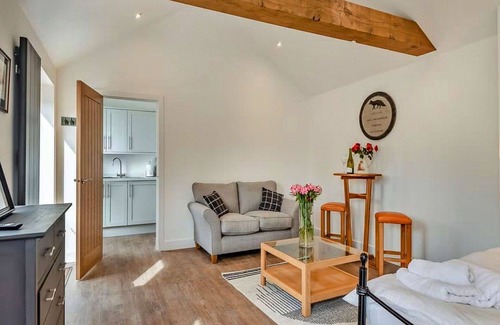 Thurlby House | Stunning villa for 2 people with WIFI, terrace, pets allowed and parking