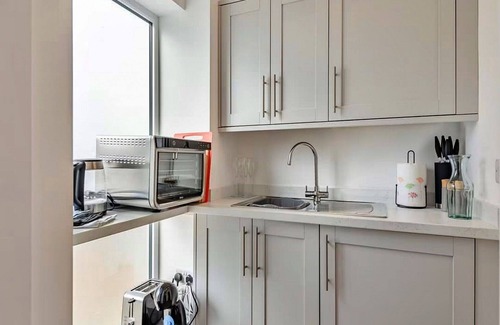 Thurlby House | Stunning villa for 2 people with WIFI, terrace, pets allowed and parking