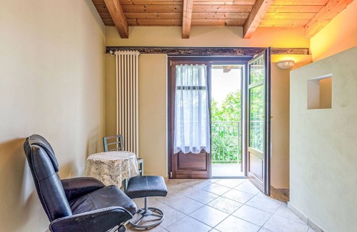 Montaldo Roero House | Stunning villa for 8 guests with TV, balcony and pets allowed